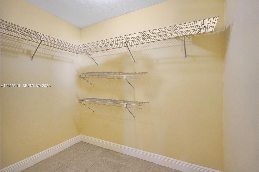 Activo con contrato: $3,000 (3 camas, 2 baños, 1576 Pies cuadrados)