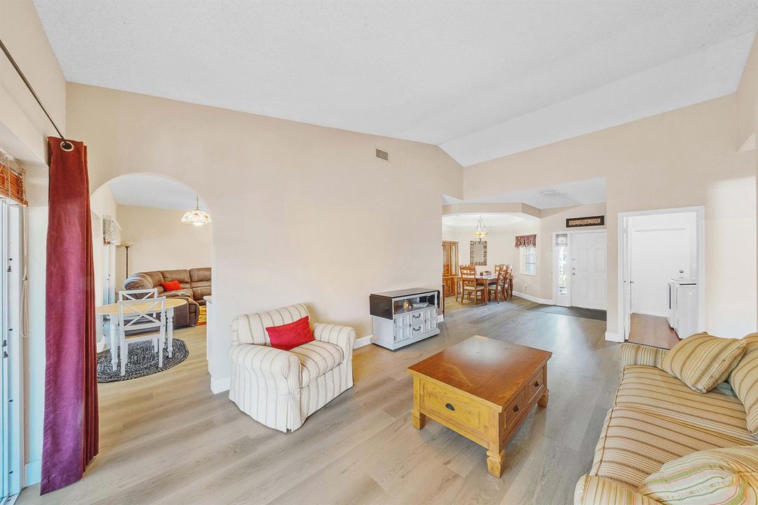 9 Living Area (2)