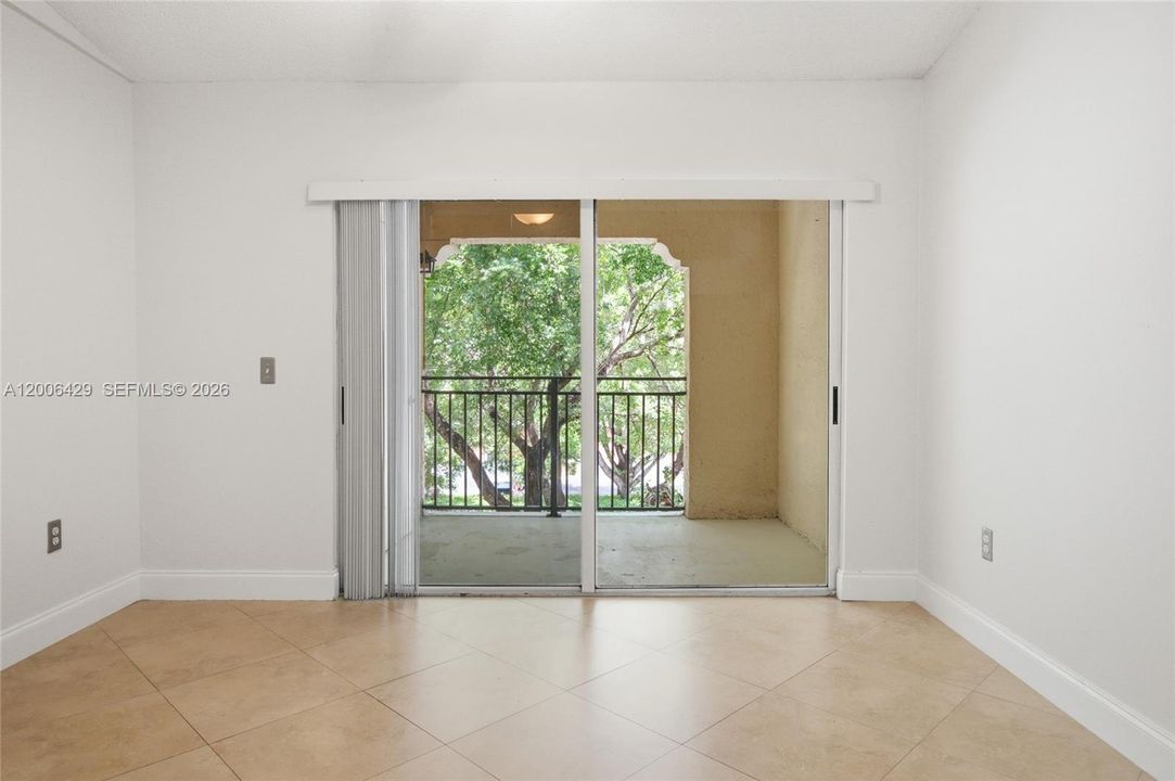 For Sale: $325,000 (2 beds, 2 baths, 1072 Square Feet)