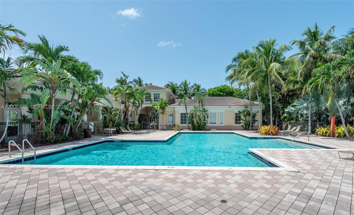 For Sale: $325,000 (2 beds, 2 baths, 1072 Square Feet)