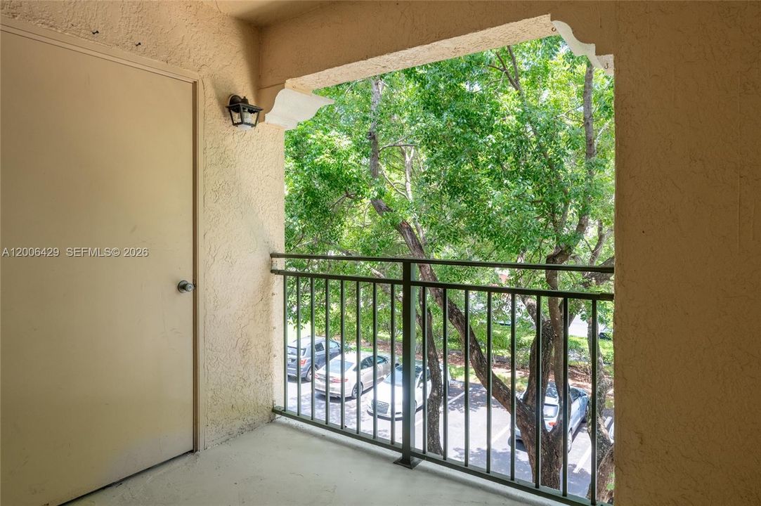 For Sale: $325,000 (2 beds, 2 baths, 1072 Square Feet)