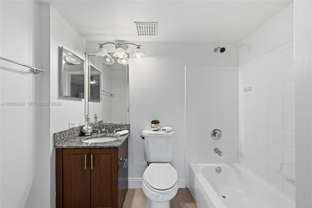 For Sale: $325,000 (2 beds, 2 baths, 1072 Square Feet)