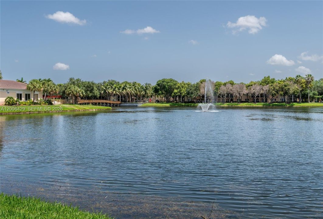 For Sale: $325,000 (2 beds, 2 baths, 1072 Square Feet)