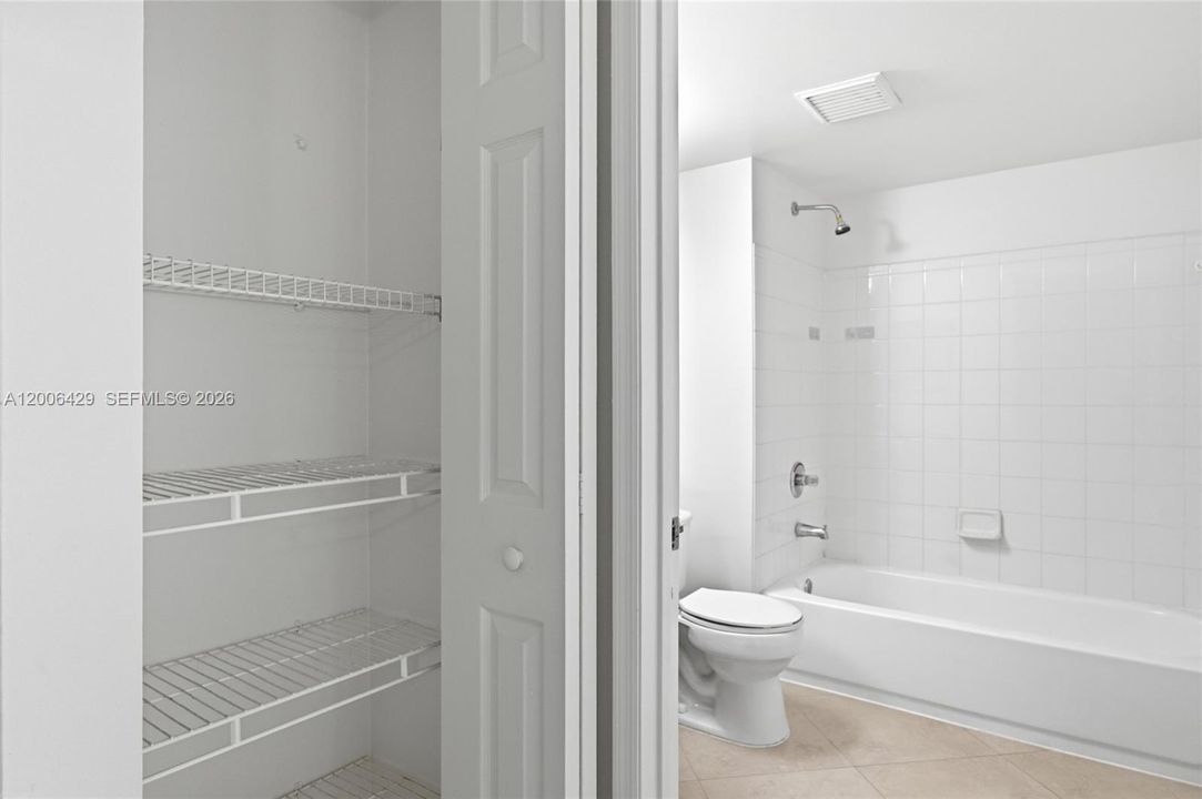 For Sale: $325,000 (2 beds, 2 baths, 1072 Square Feet)