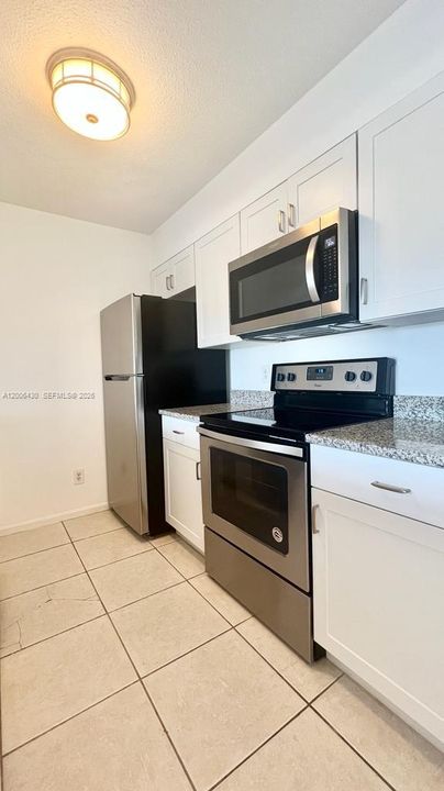 Active With Contract: $1,850 (1 beds, 1 baths, 502 Square Feet)