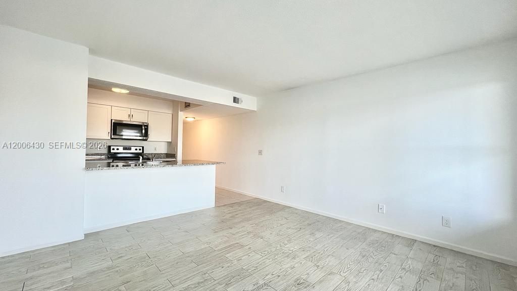 Active With Contract: $1,850 (1 beds, 1 baths, 502 Square Feet)