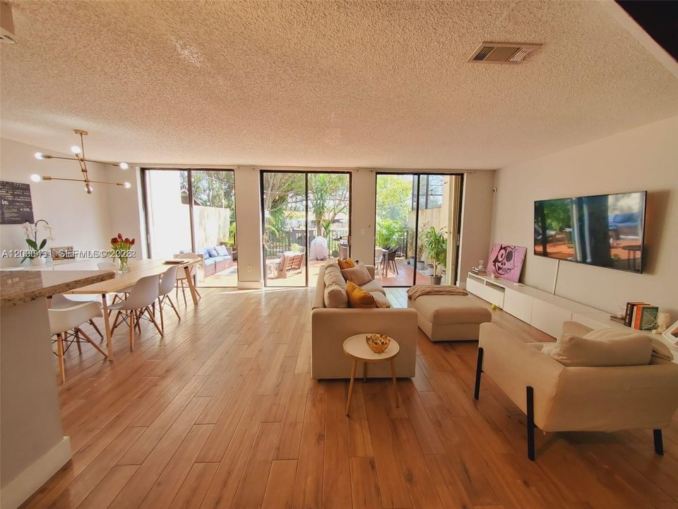 Recientemente alquilado: $4,099 (3 camas, 2 baños, 1712 Pies cuadrados)