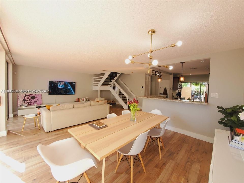 Recientemente alquilado: $4,099 (3 camas, 2 baños, 1712 Pies cuadrados)