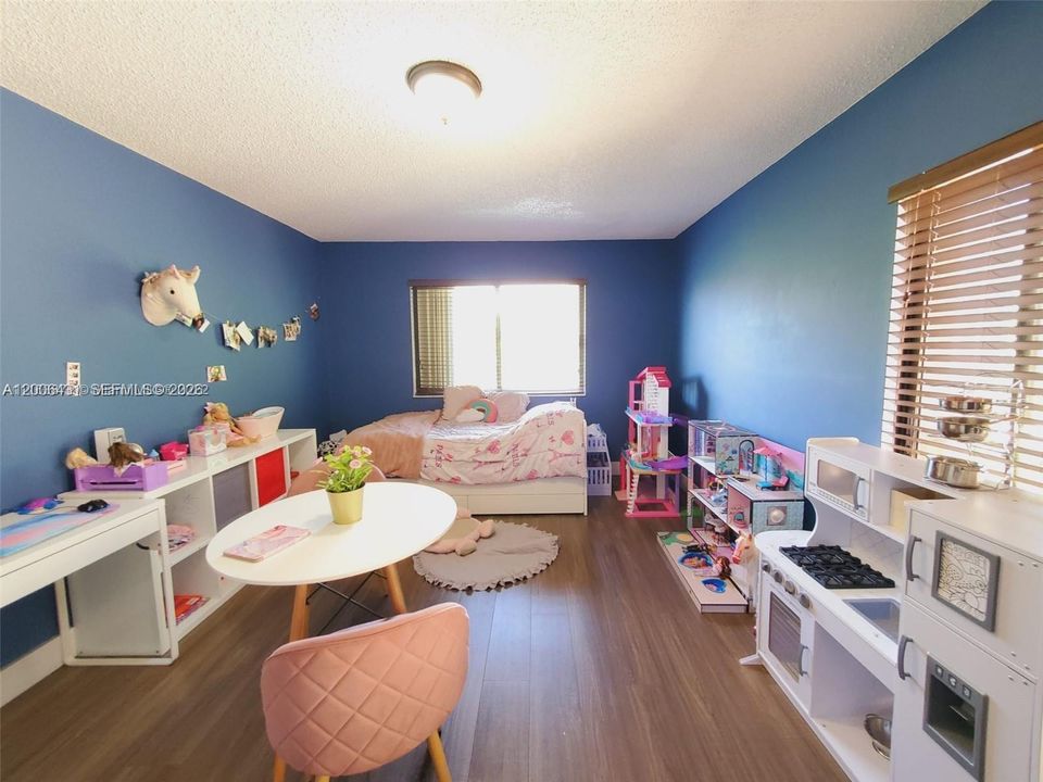 Recientemente alquilado: $4,099 (3 camas, 2 baños, 1712 Pies cuadrados)