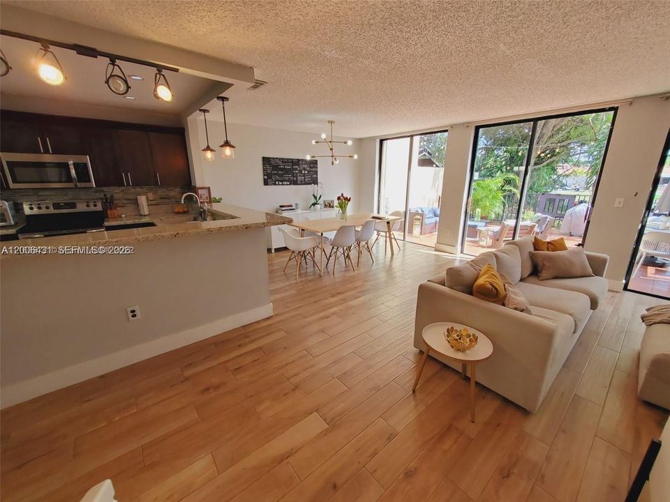 Recientemente alquilado: $4,099 (3 camas, 2 baños, 1712 Pies cuadrados)