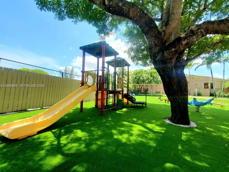 Recientemente alquilado: $4,099 (3 camas, 2 baños, 1712 Pies cuadrados)