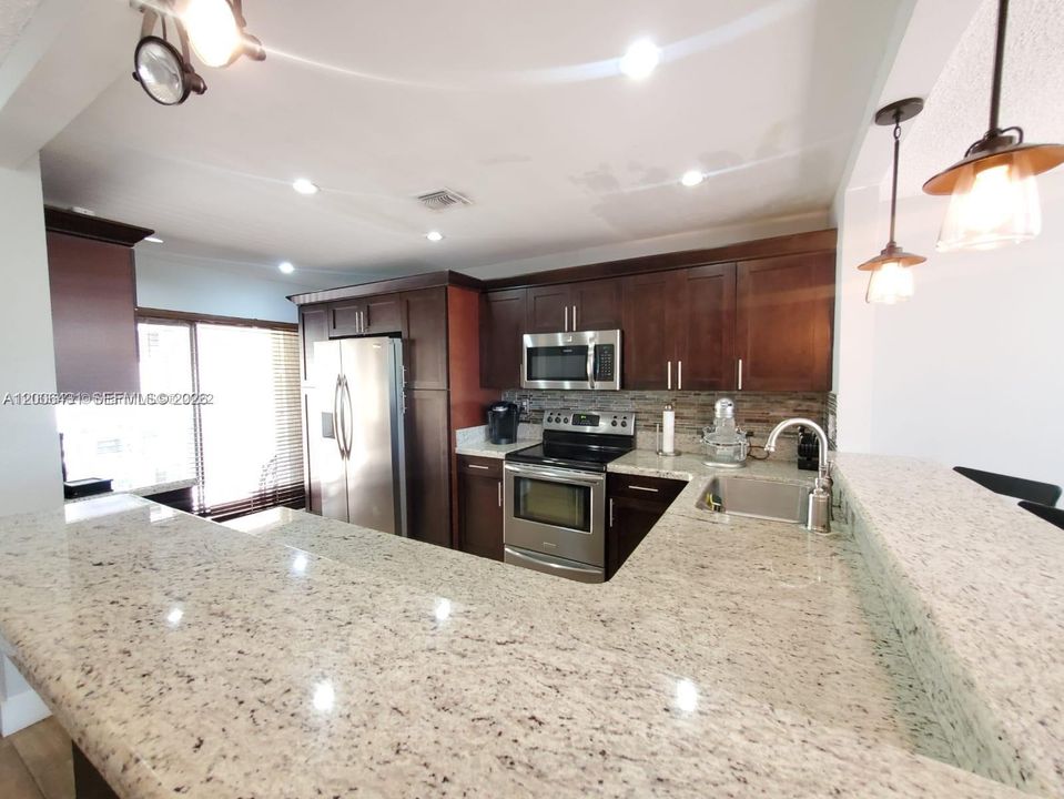 Recientemente alquilado: $4,099 (3 camas, 2 baños, 1712 Pies cuadrados)