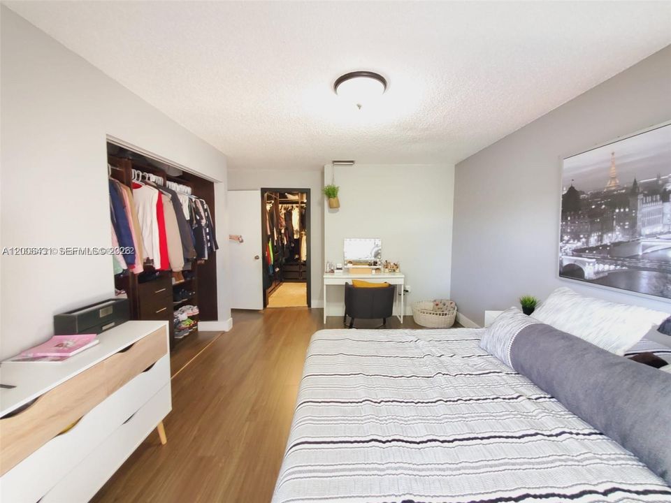 Recientemente alquilado: $4,099 (3 camas, 2 baños, 1712 Pies cuadrados)