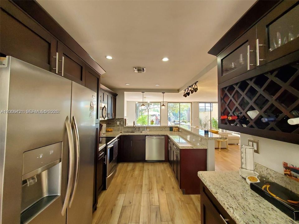 Recientemente alquilado: $4,099 (3 camas, 2 baños, 1712 Pies cuadrados)