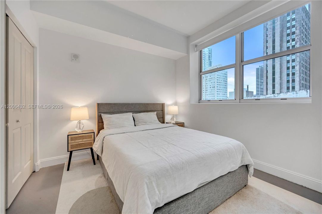 For Sale: $235,000 (1 beds, 1 baths, 553 Square Feet)