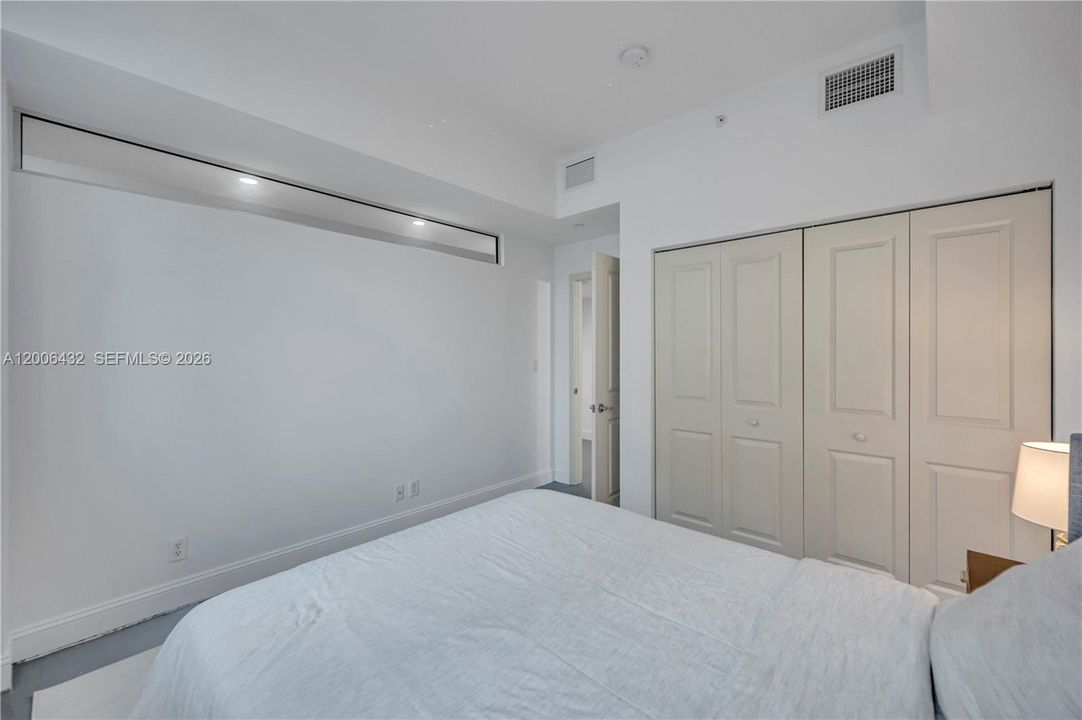 For Sale: $235,000 (1 beds, 1 baths, 553 Square Feet)