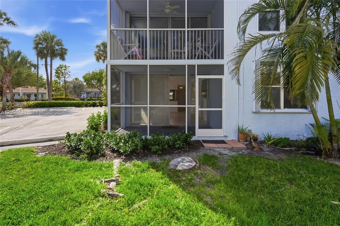 For Sale: $179,900 (2 beds, 2 baths, 963 Square Feet)