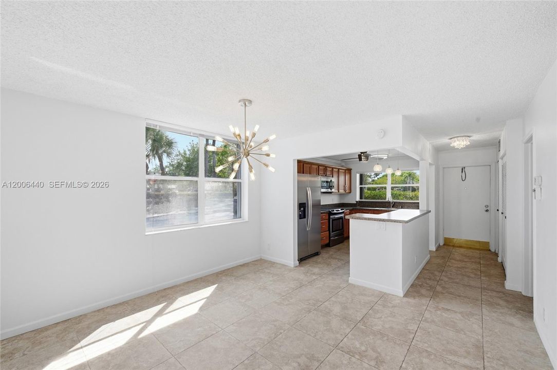 For Sale: $179,900 (2 beds, 2 baths, 963 Square Feet)