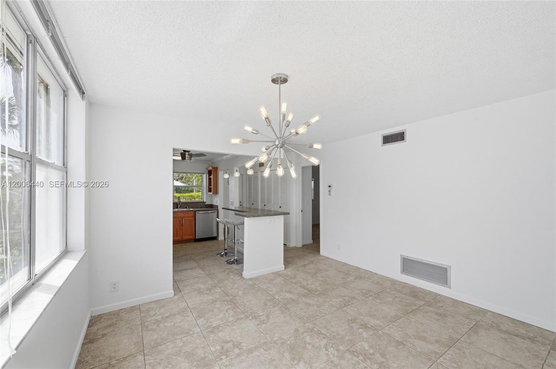 For Sale: $179,900 (2 beds, 2 baths, 963 Square Feet)