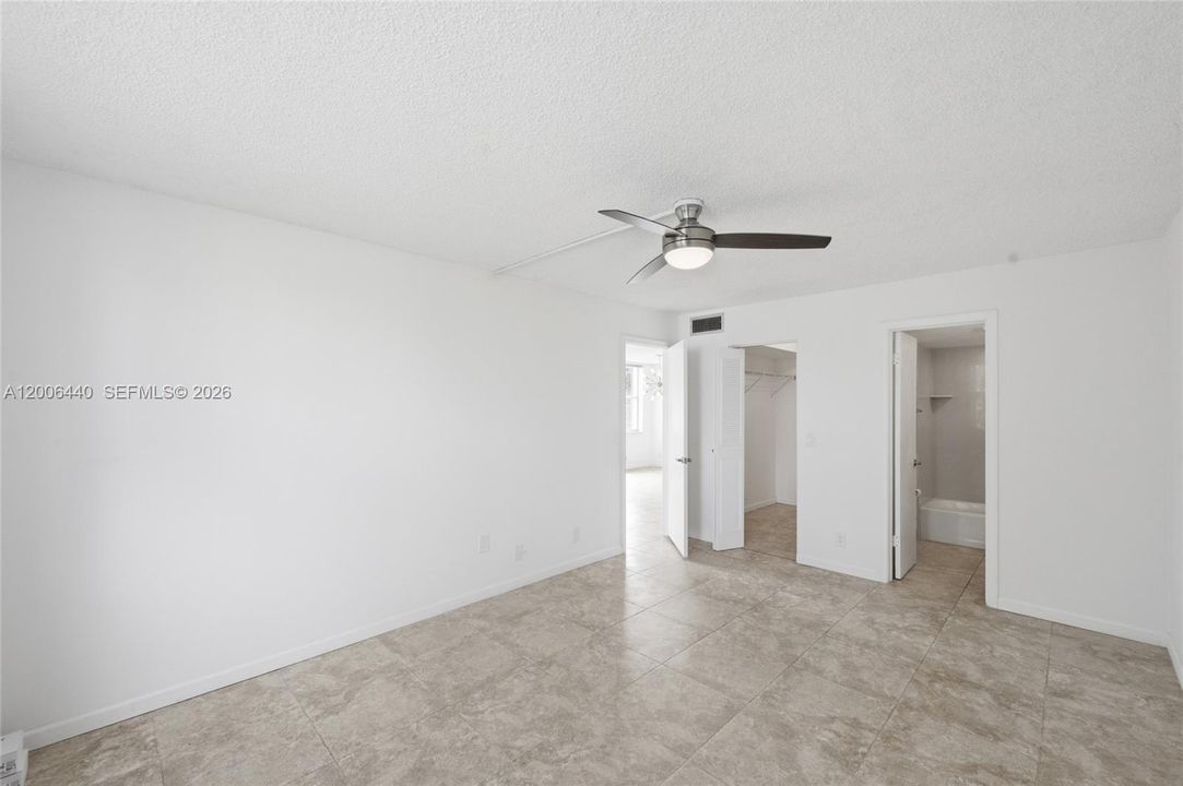 For Sale: $179,900 (2 beds, 2 baths, 963 Square Feet)