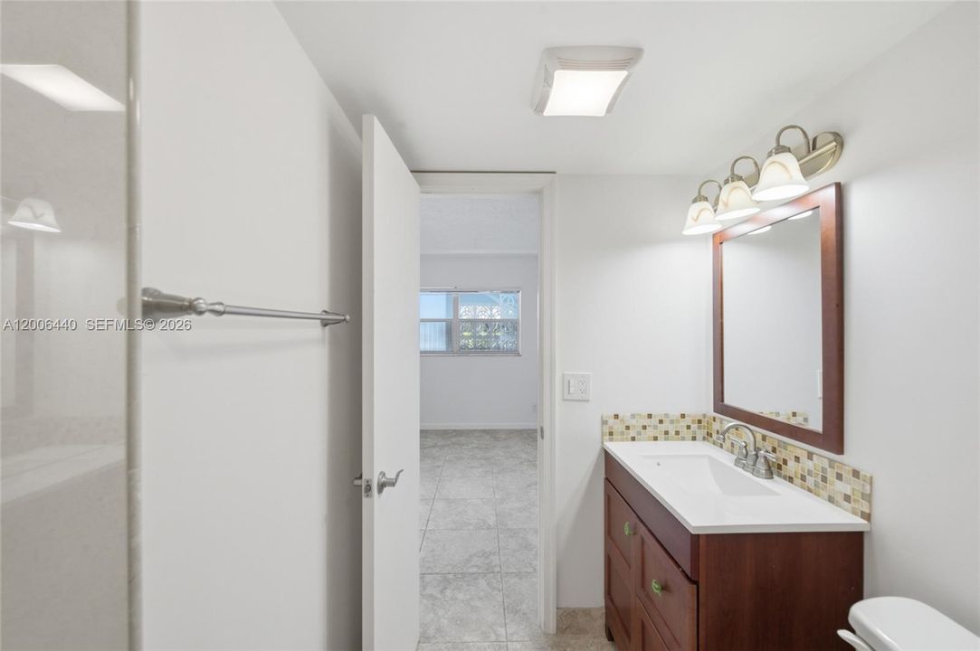 For Sale: $179,900 (2 beds, 2 baths, 963 Square Feet)
