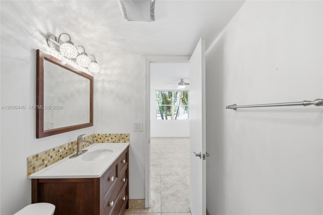 For Sale: $179,900 (2 beds, 2 baths, 963 Square Feet)