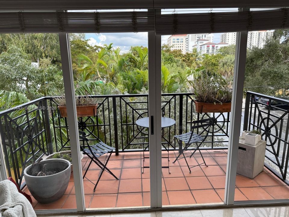 For Sale: $850,000 (3 beds, 2 baths, 1427 Square Feet)
