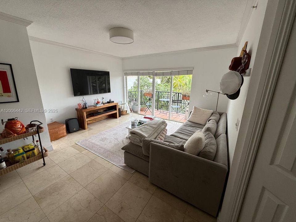 For Sale: $850,000 (3 beds, 2 baths, 1427 Square Feet)