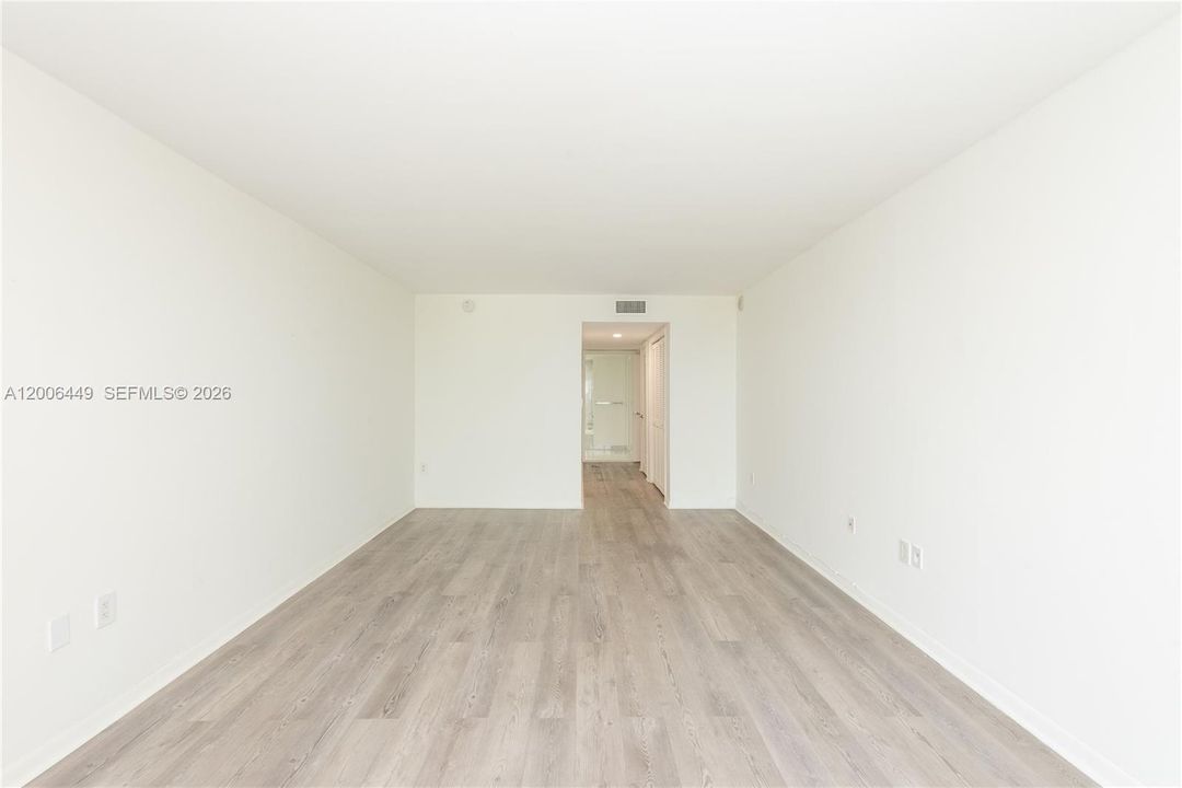 Activo con contrato: $7,100 (2 camas, 2 baños, 1670 Pies cuadrados)