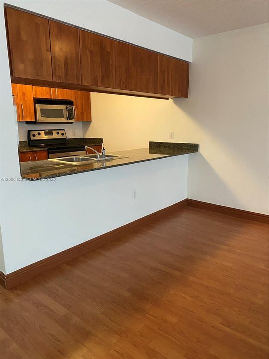 For Sale: $445,000 (1 beds, 1 baths, 818 Square Feet)