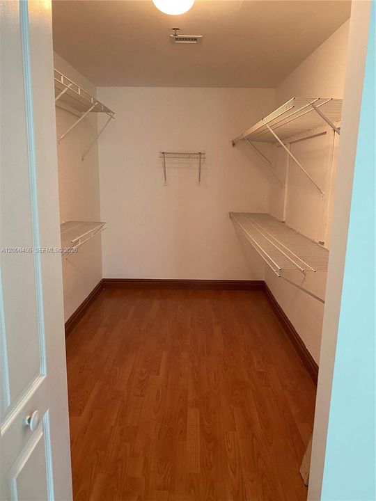 For Sale: $445,000 (1 beds, 1 baths, 818 Square Feet)