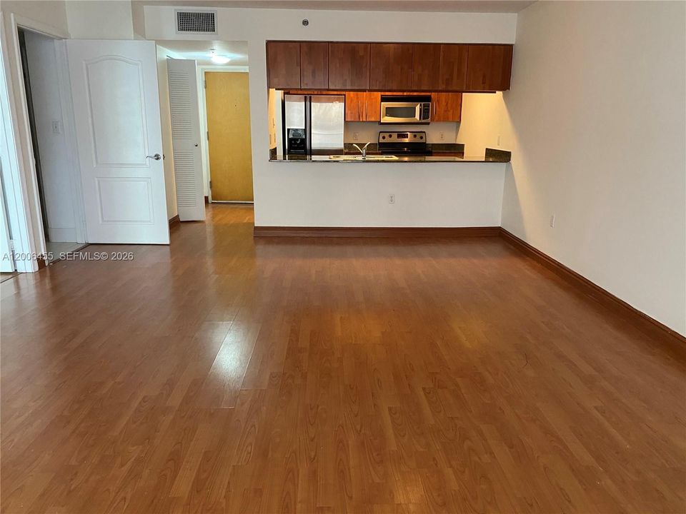 For Sale: $445,000 (1 beds, 1 baths, 818 Square Feet)