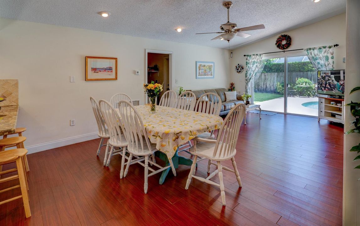 10_Family Room 2
