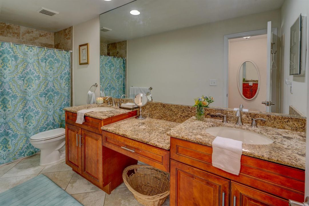 19_Guest Bathroom