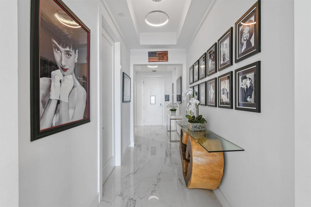 PH 2204 Split Floor Plan Hall