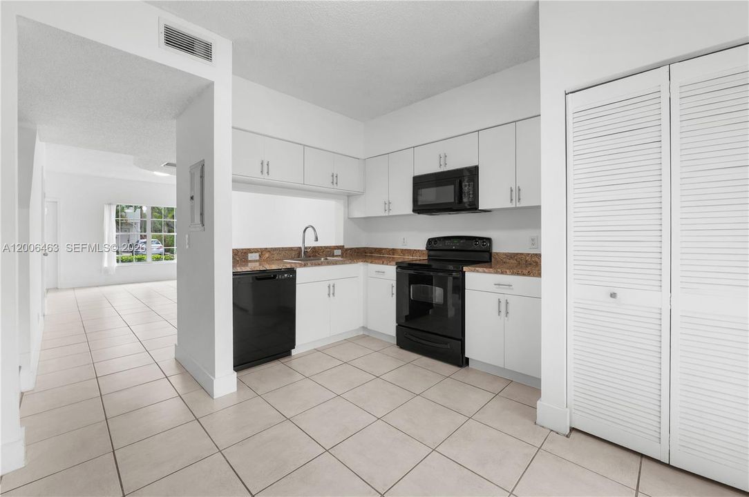 En Venta: $380,000 (2 camas, 1 baños, 1110 Pies cuadrados)