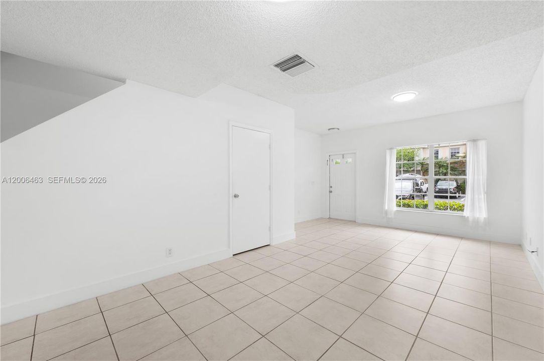 En Venta: $380,000 (2 camas, 1 baños, 1110 Pies cuadrados)