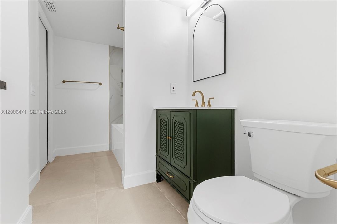 Active With Contract: $2,350 (2 beds, 1 baths, 900 Square Feet)