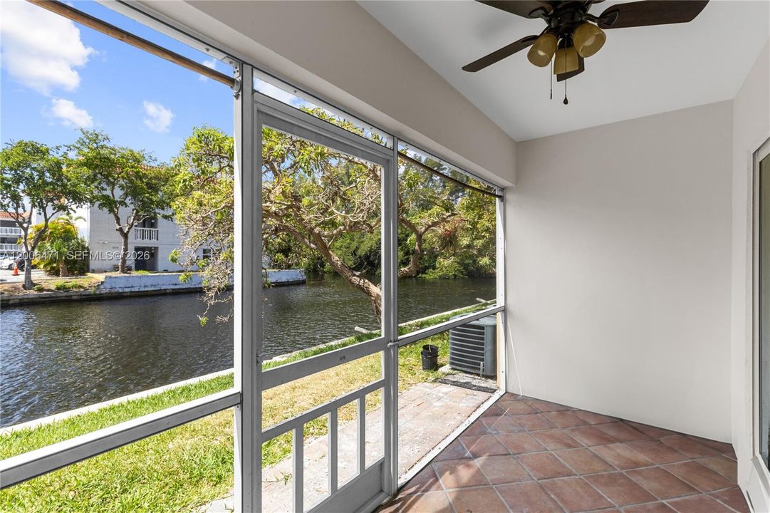Active With Contract: $2,350 (2 beds, 1 baths, 900 Square Feet)