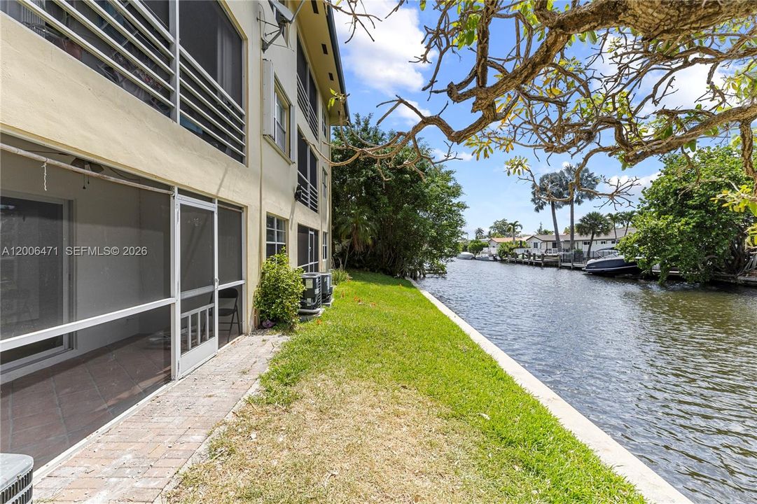 Active With Contract: $2,350 (2 beds, 1 baths, 900 Square Feet)