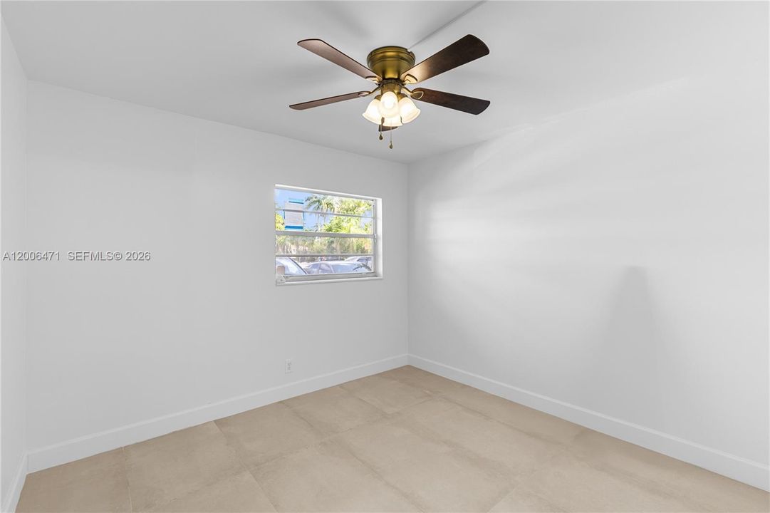 Active With Contract: $2,350 (2 beds, 1 baths, 900 Square Feet)