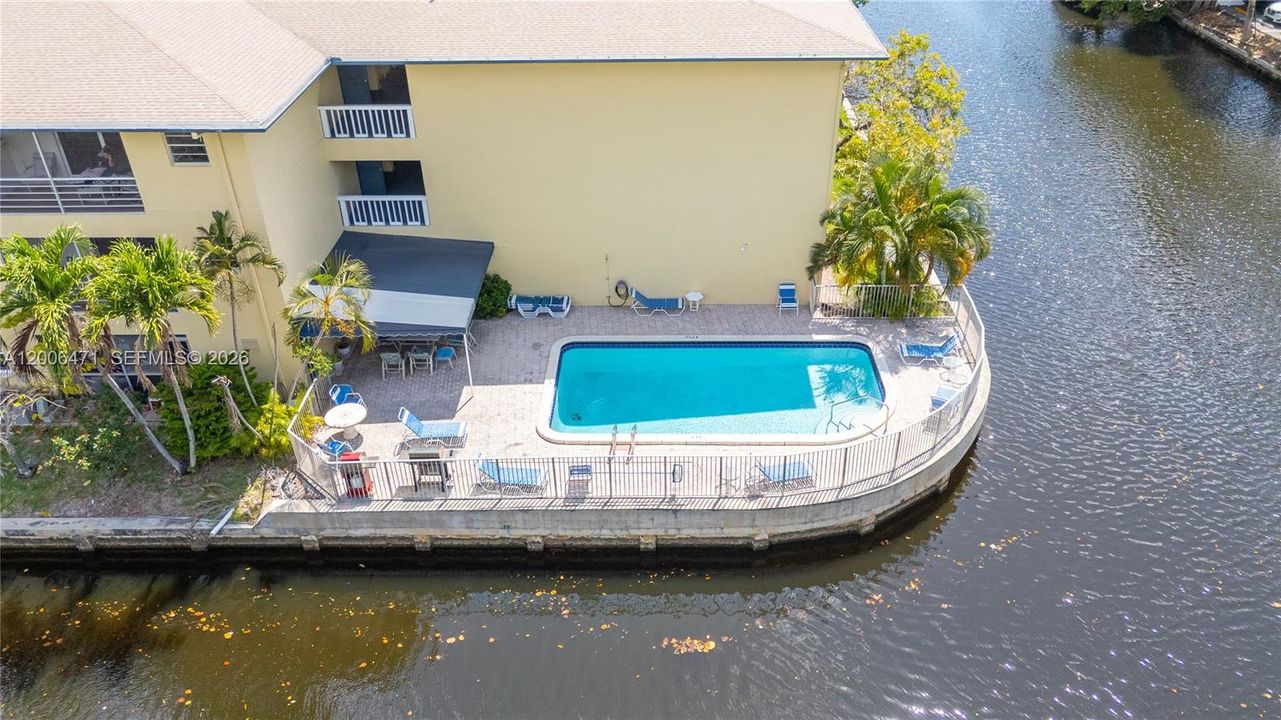 Active With Contract: $2,350 (2 beds, 1 baths, 900 Square Feet)