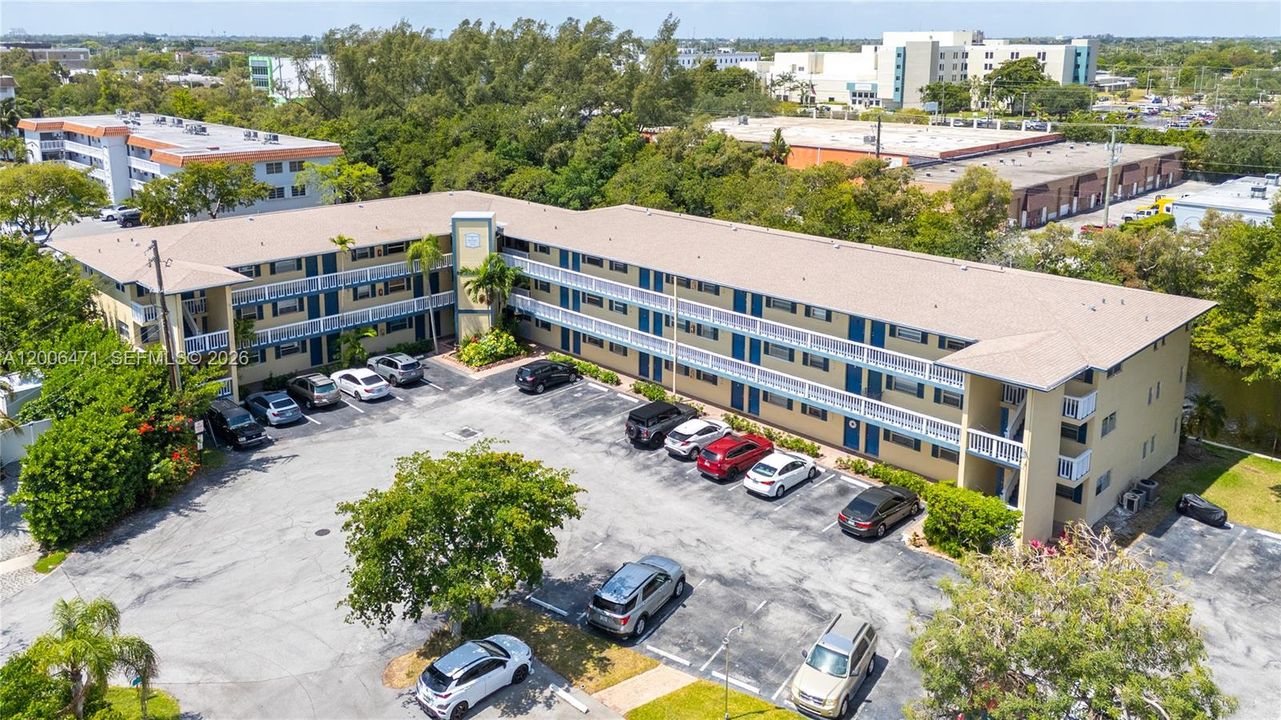 Active With Contract: $2,350 (2 beds, 1 baths, 900 Square Feet)