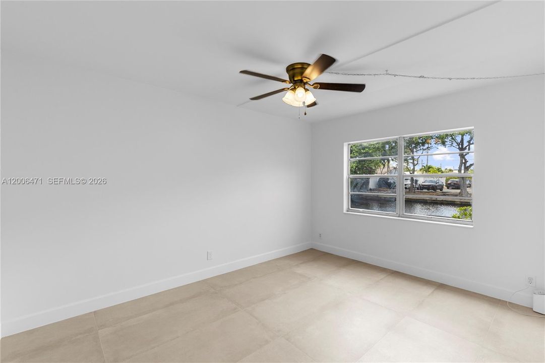 Active With Contract: $2,350 (2 beds, 1 baths, 900 Square Feet)