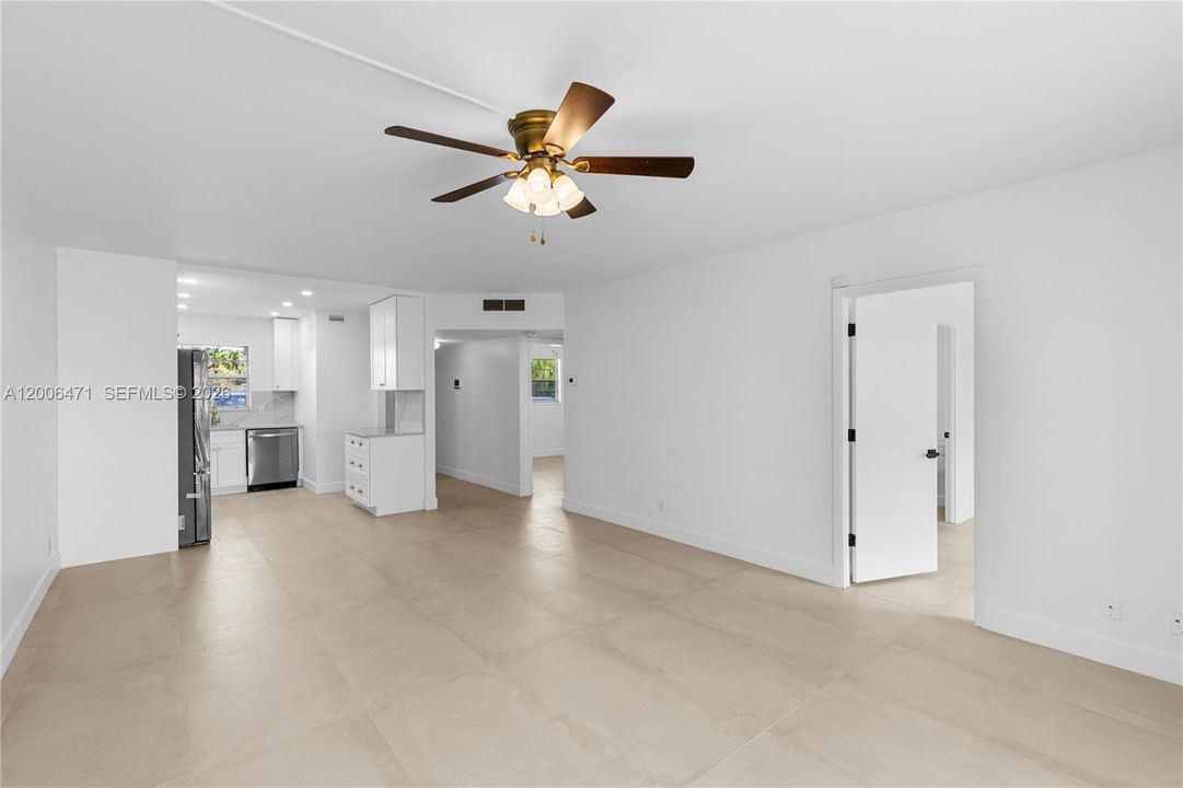 Active With Contract: $2,350 (2 beds, 1 baths, 900 Square Feet)