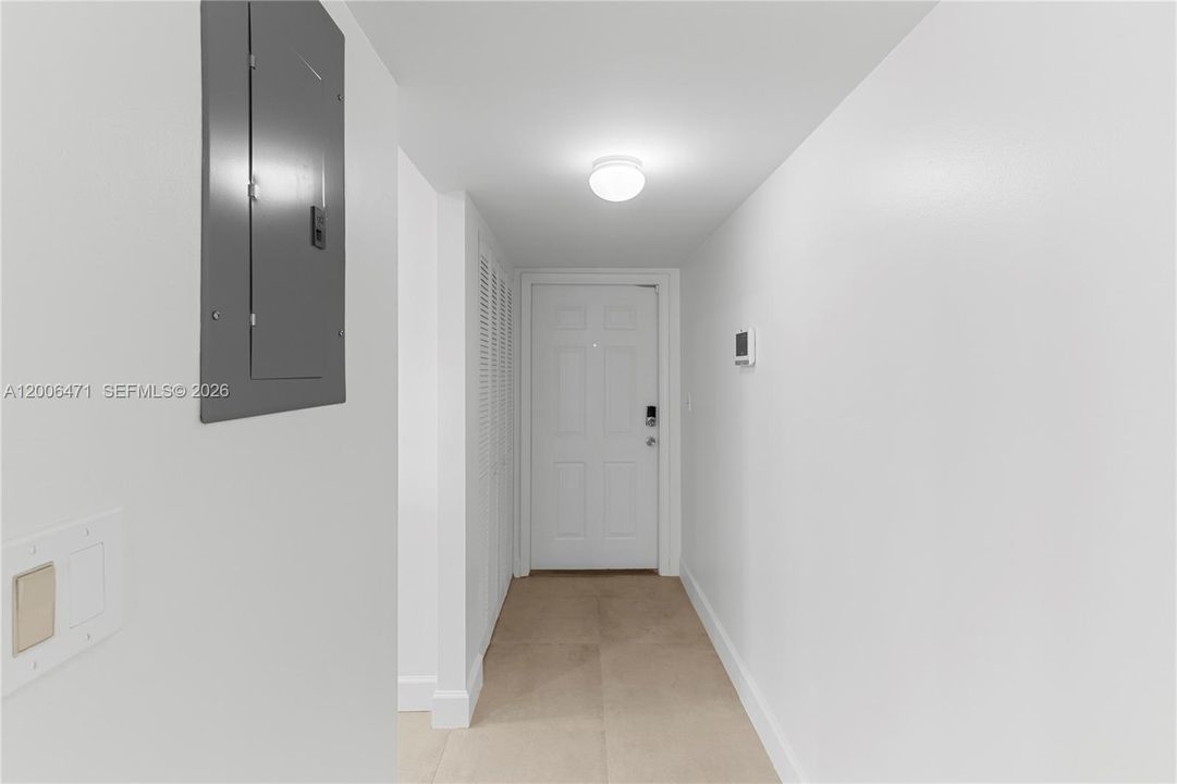 Active With Contract: $2,350 (2 beds, 1 baths, 900 Square Feet)