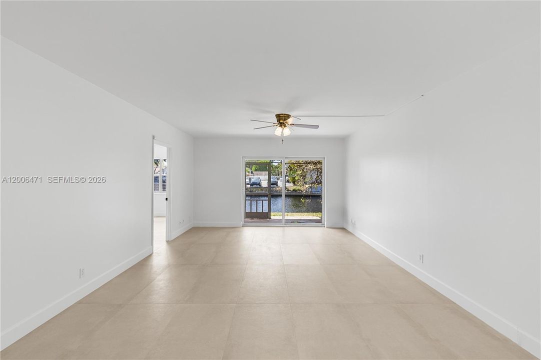 Active With Contract: $2,350 (2 beds, 1 baths, 900 Square Feet)