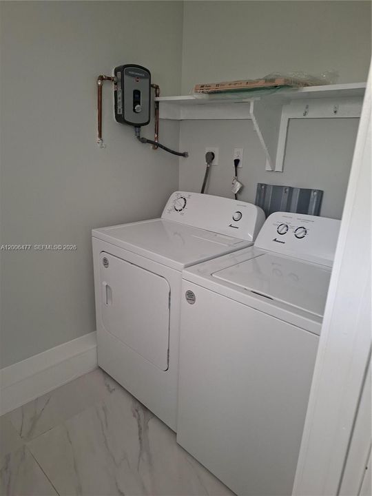 В аренду: $2,450 (2 спален, 1 ванн, 870 Квадратных фут)