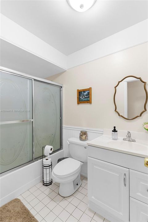 2nd Bathroom with Tub