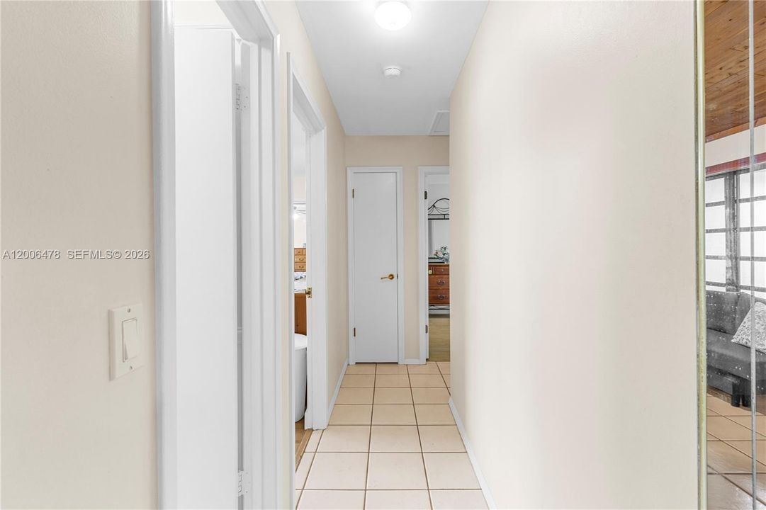 Activo con contrato: $455,000 (3 camas, 2 baños, 1193 Pies cuadrados)